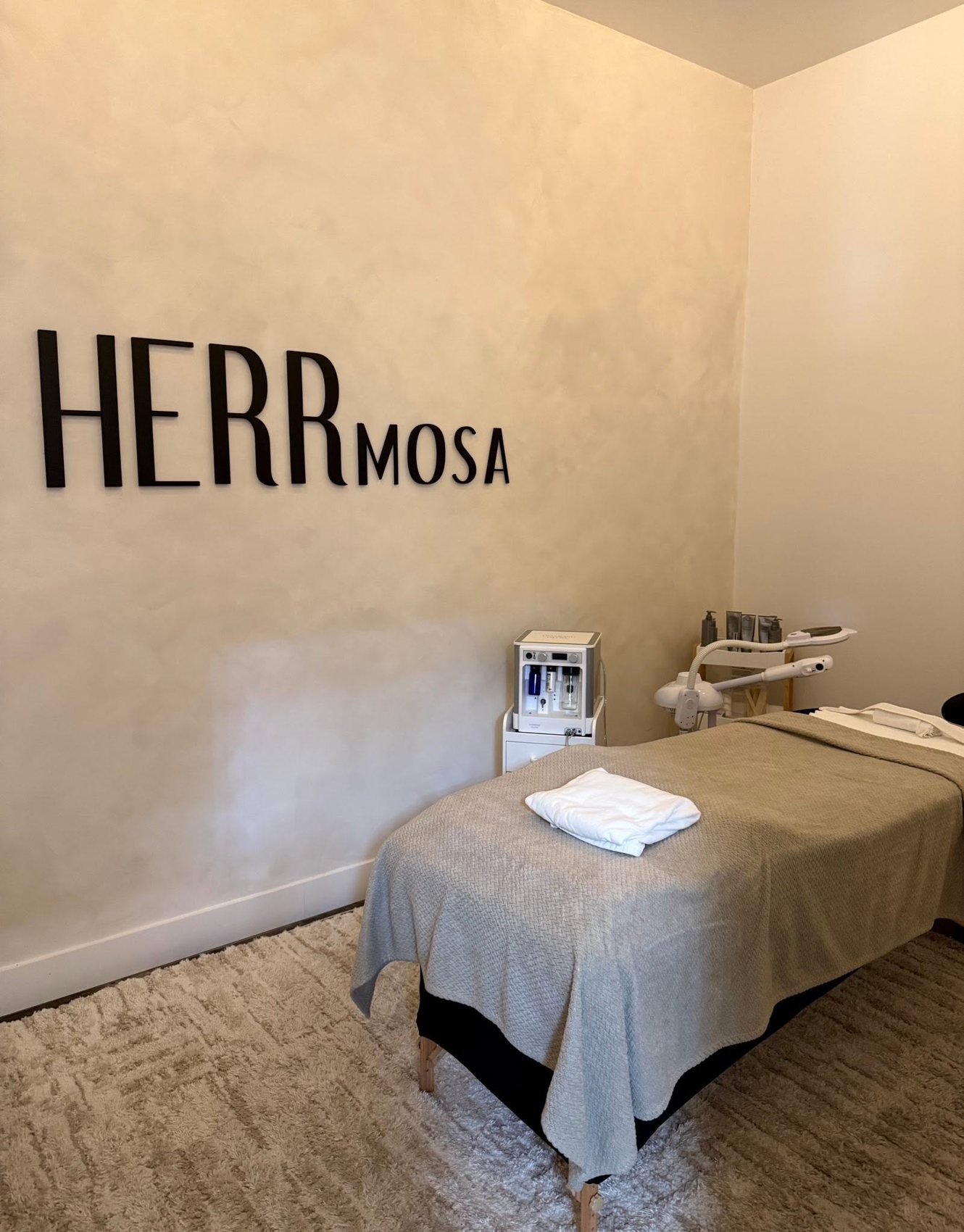 Herr Beauty aesthetic treatment suite